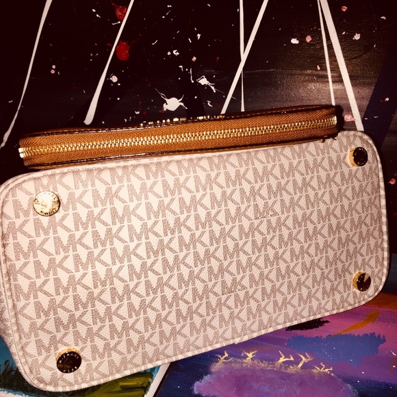 🎈SOLD🎈 Michael Kors Bag - Picture 7 of 11